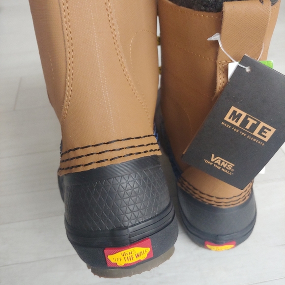 VANS NEW Standard Snow MTE Boots - Picture 8 of 11